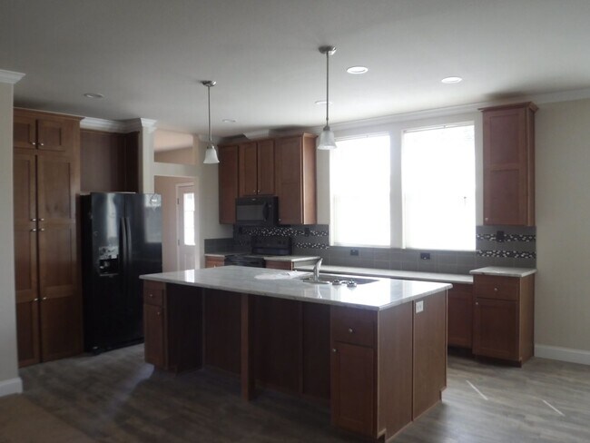 Building Photo - 60889 Granite Dr
