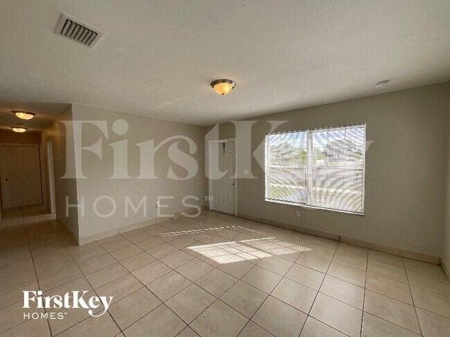 Foto del edificio - 1231 NE 214th St