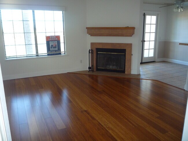 Foto del edificio - Upgraded Corner Condo with Lagoon View