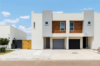 Building Photo - 1626 W B St
