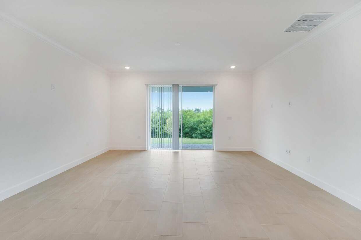 Lawn with Wooded View - 943 Signet Dr