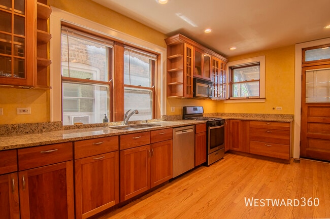 Building Photo - 5944 N Artesian Ave
