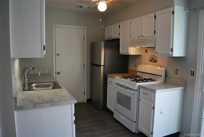 Building Photo - 39 Candlestick Ct