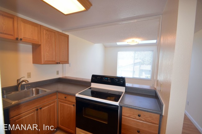 Building Photo - 4018 S 158th St