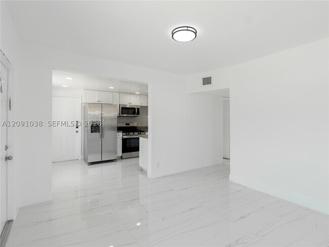 Foto del edificio - 11128 SW 2nd St