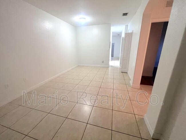 Foto del edificio - 1536 SE 26th St