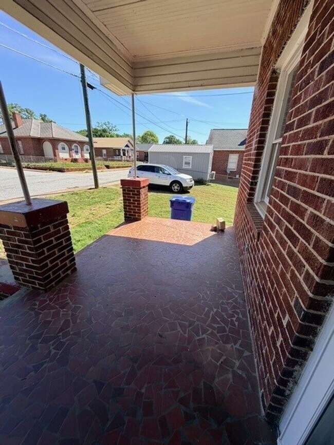 Foto del edificio - 312 Sirrine St