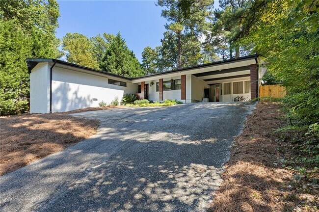 Building Photo - 1723 Dunwoody Pl NE