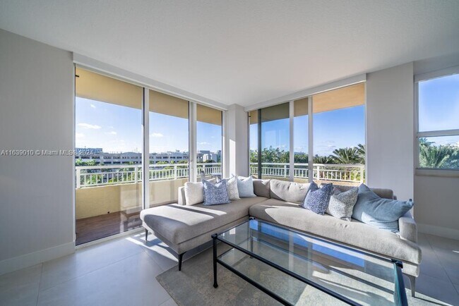 Foto del edificio - 19501 W Country Club Dr