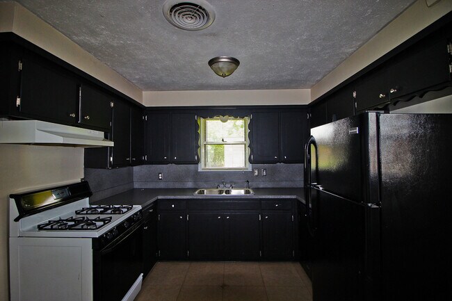 Building Photo - 22 E 21st St