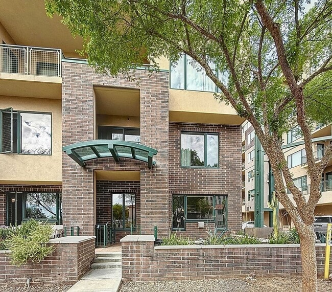 Building Photo - 16 W Encanto Blvd
