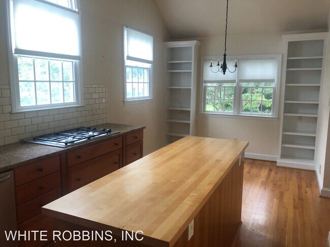 Building Photo - 3 br, 2.5 bath House - 20 Vining Lane