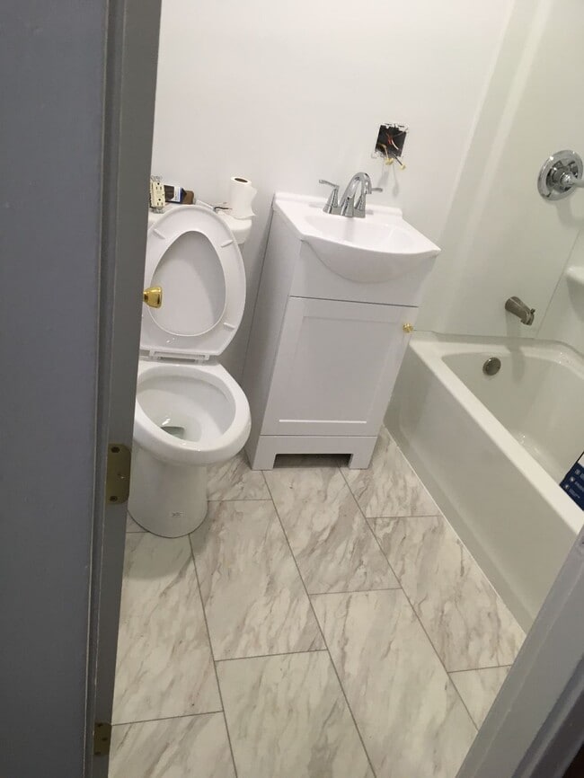 Building Photo - 92 Myrtle St