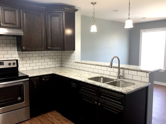 Building Photo - 819 Bayard St