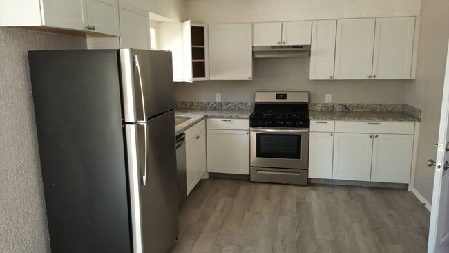 Building Photo - 4408 S Cypress Ave