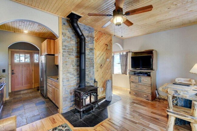 Foto del edificio - 137 S Lookout Mountain Rd