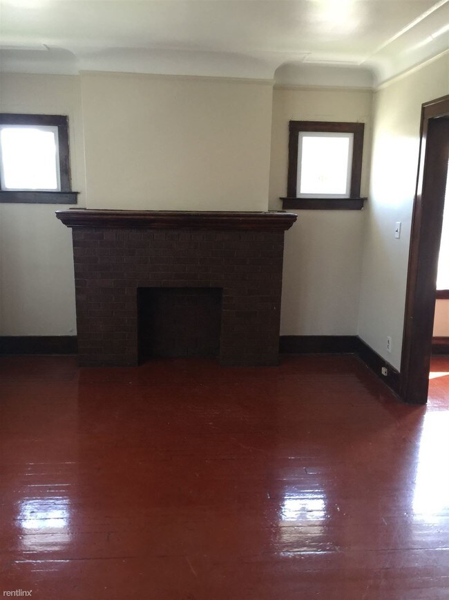Building Photo - 403 Newport St