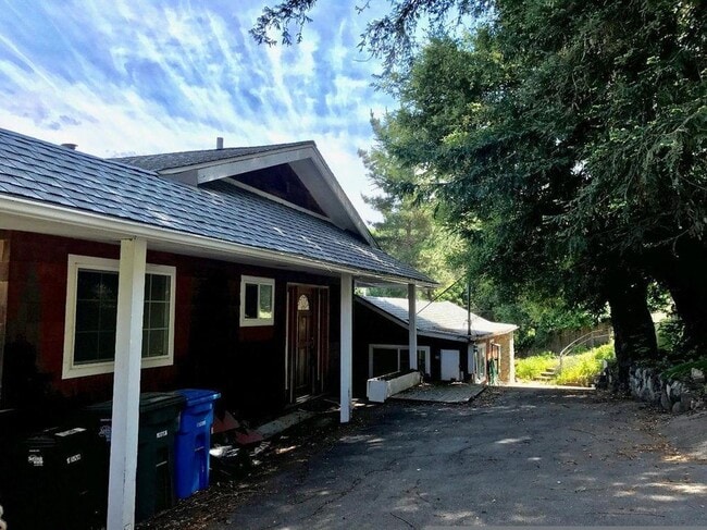 Building Photo - 3542 Oak Knoll Dr