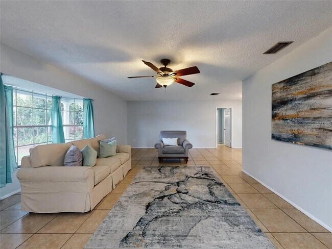 Building Photo - 1836 Plumtree Dr