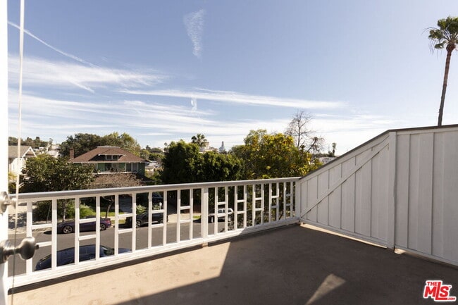 Building Photo - 727 N La Fayette Park Pl