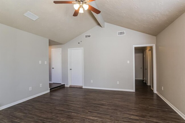 Building Photo - 5302 Green Timbers Dr