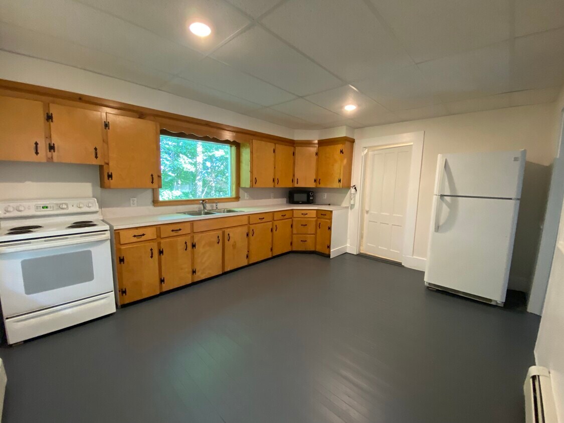 Kitchen - 212 Pleasant St