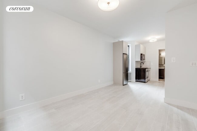 Building Photo - 439 E 74th St
