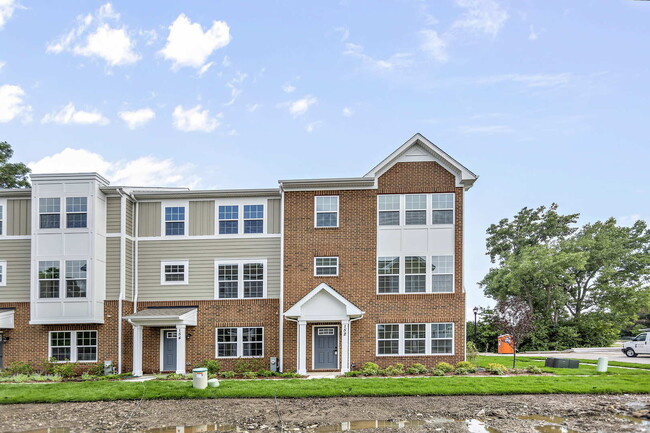 Building Photo - 152 Canterbury Way