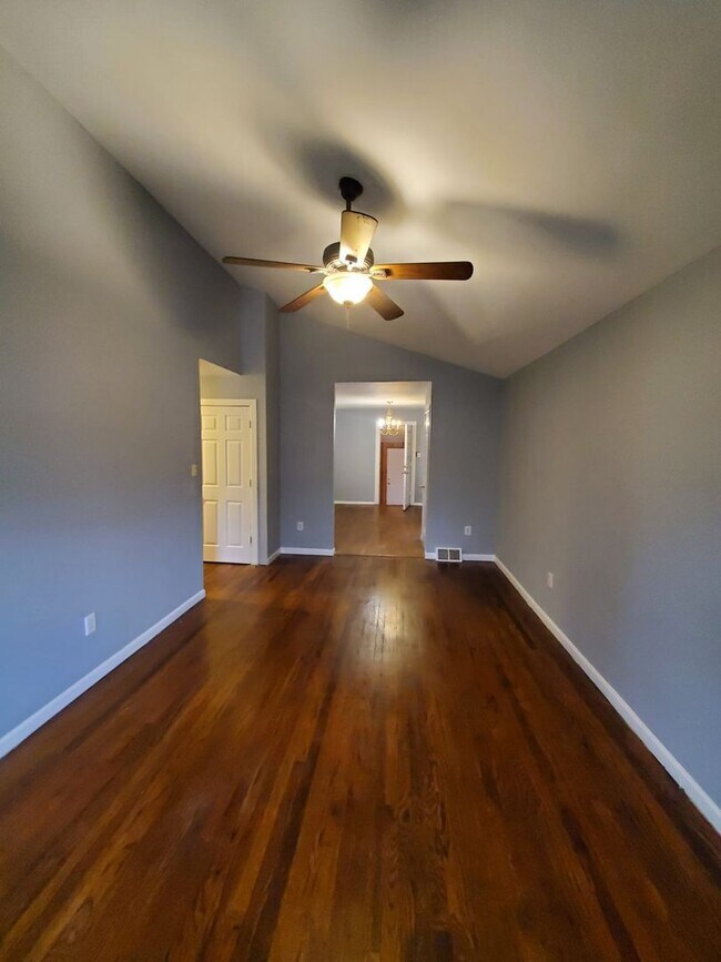 Foto del edificio - 3 bed 1 bath