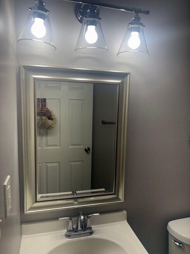 Foto del edificio - Available Now – Spacious 4-Bedroom Townhome in Baltimore City