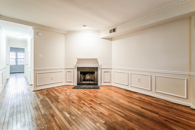 Building Photo - 1804 Swann St NW