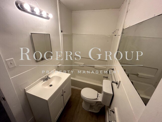 Foto del edificio - 306 S College St