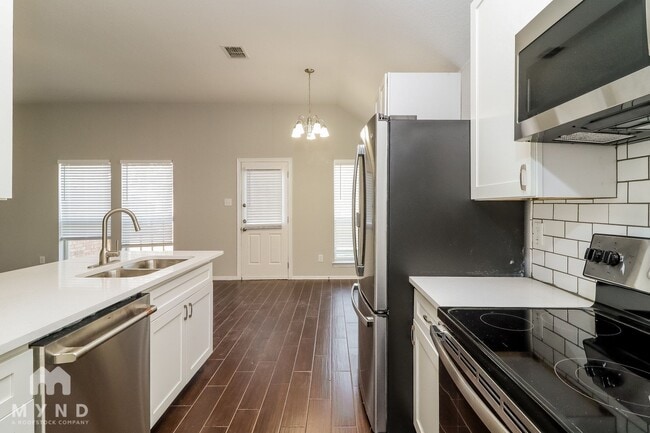 Foto del edificio - 7104 Stewart Ln