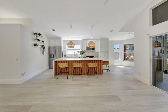 Building Photo - 11287 Vivero Ave