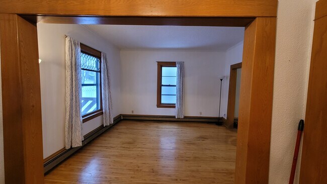 Living Room - 915 Russell Ave N