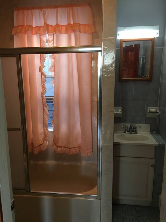 Foto del edificio - 739 Parker St