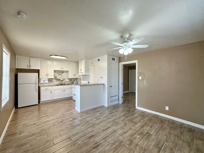 Foto del edificio - 1807 N W S Young Dr