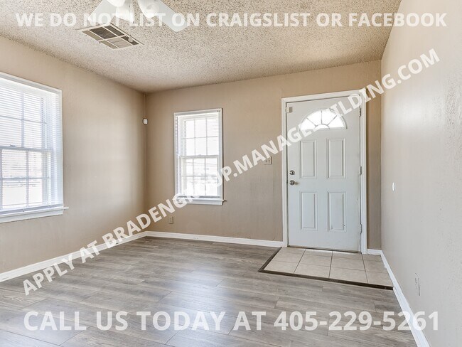 Foto del edificio - 4011 N Rockwell Ave