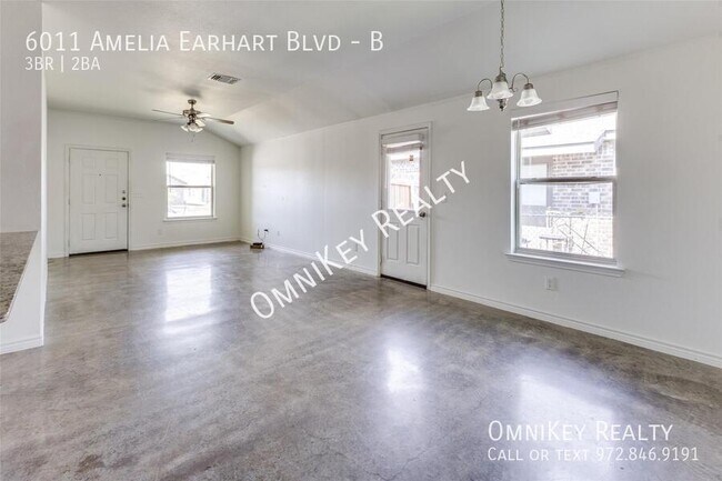 Foto del edificio - 6011 Amelia Earhart Blvd