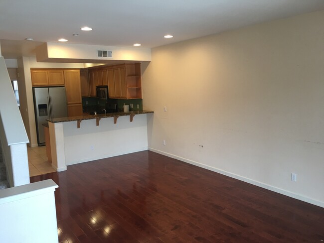 Foto del edificio - 2045 Oakland Rd