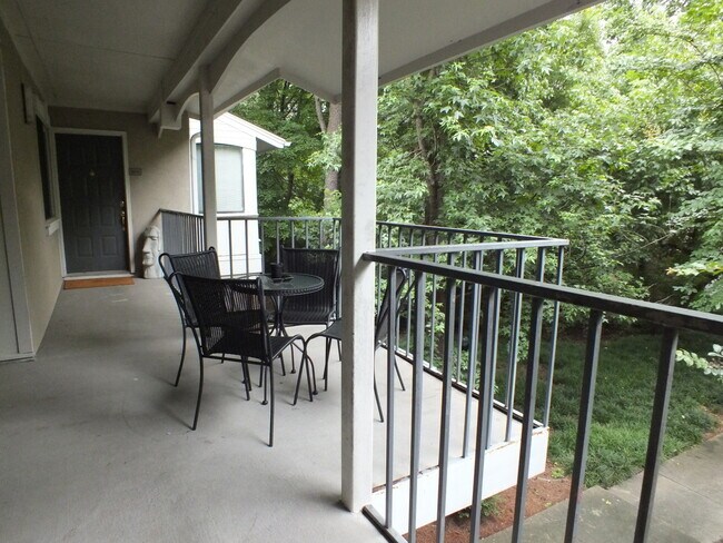 Foto del edificio - 5005 Wingate Way