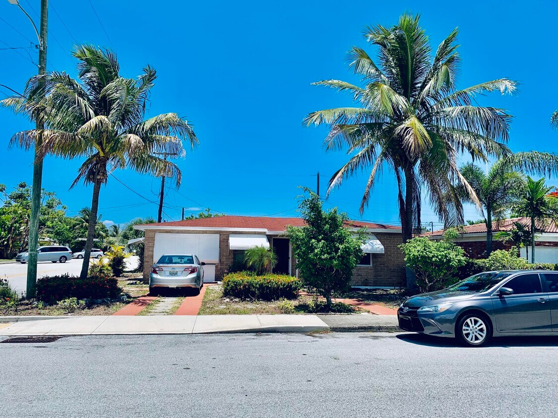 1330 N J Terrace, Lake Worth, FL 33460 House for Rent in Lake Worth