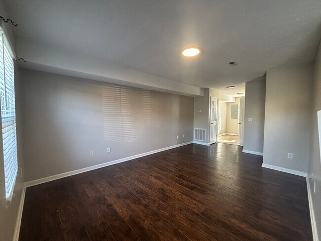 Foto del edificio - Coming Soon! 2 Bed/1.5 Bath townhouse in Gray $1350 near shopping, restaurants, 1-26 and TRI-Citi...