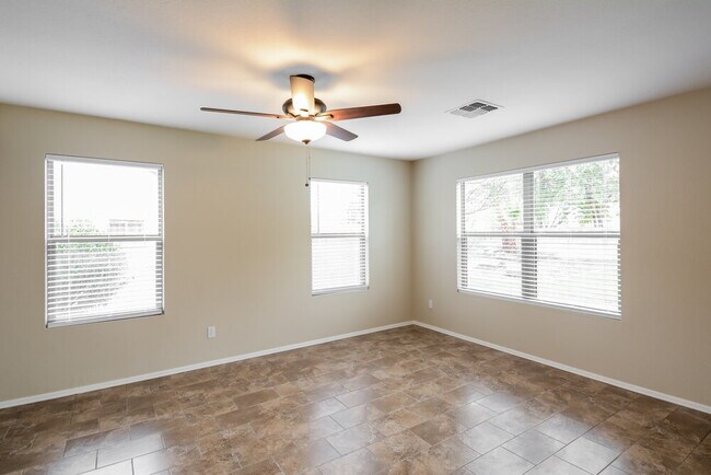 Foto del edificio - 15331 W Cameron Cir
