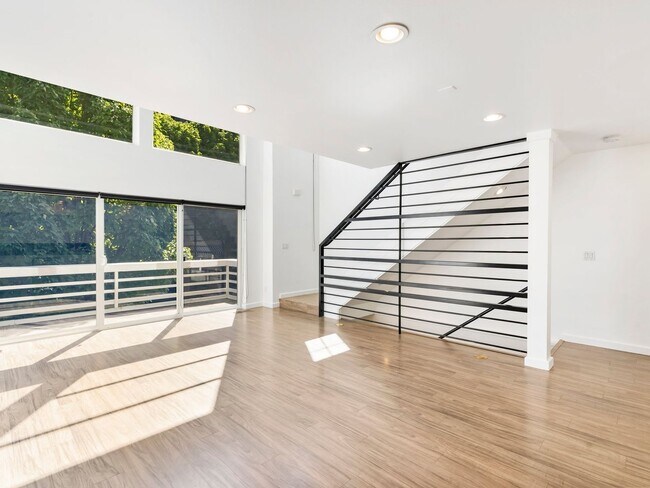 Foto del edificio - Fully renovated 2 level/2 bed/2 bath pearl...