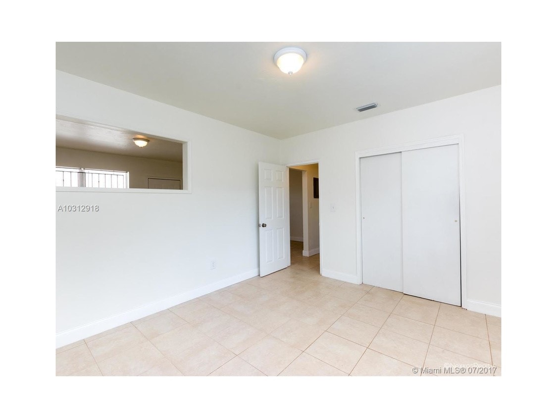 Primary Photo - 120 NE 55th St