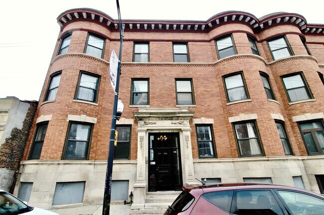 Foto del edificio - 3720 S Indiana Ave