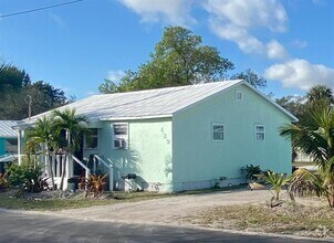 Building Photo - 429 N 14th St