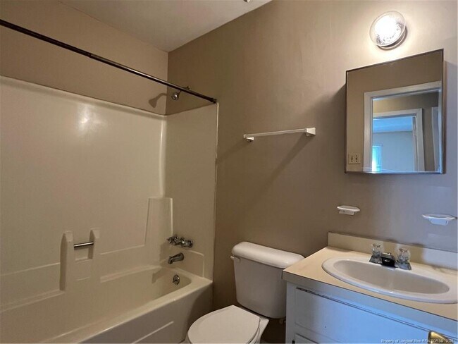 Foto del edificio - 5675 Livingston Dr
