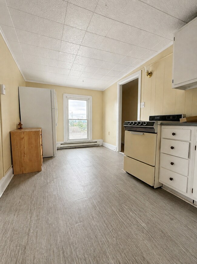 Building Photo - 166 Nissley St